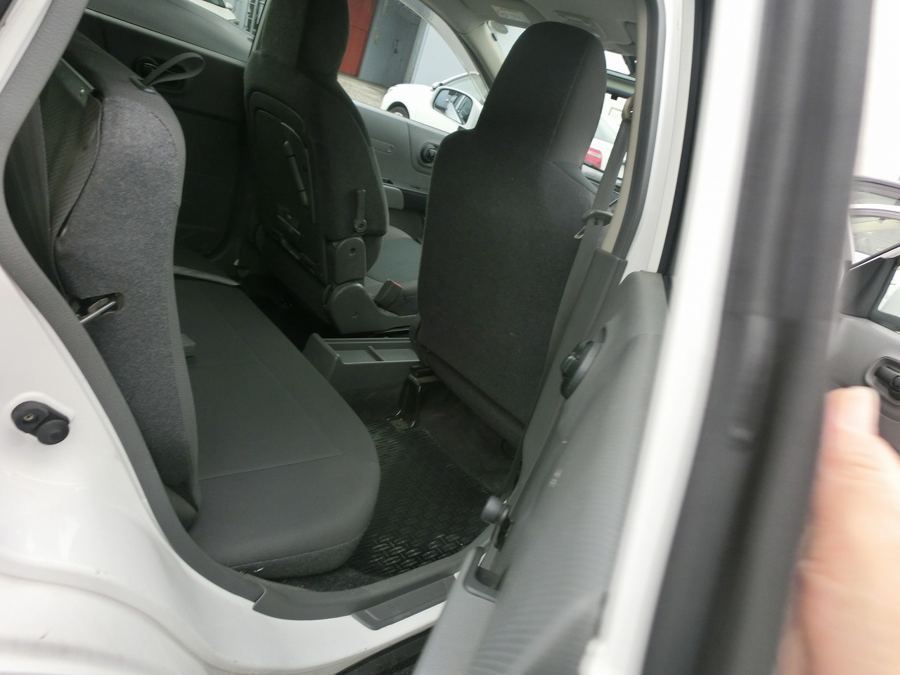 NISSAN AD 2016 white